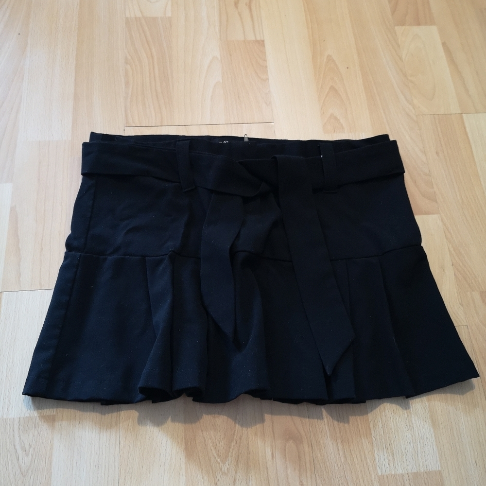 Cute pleated skirt with a cute belt